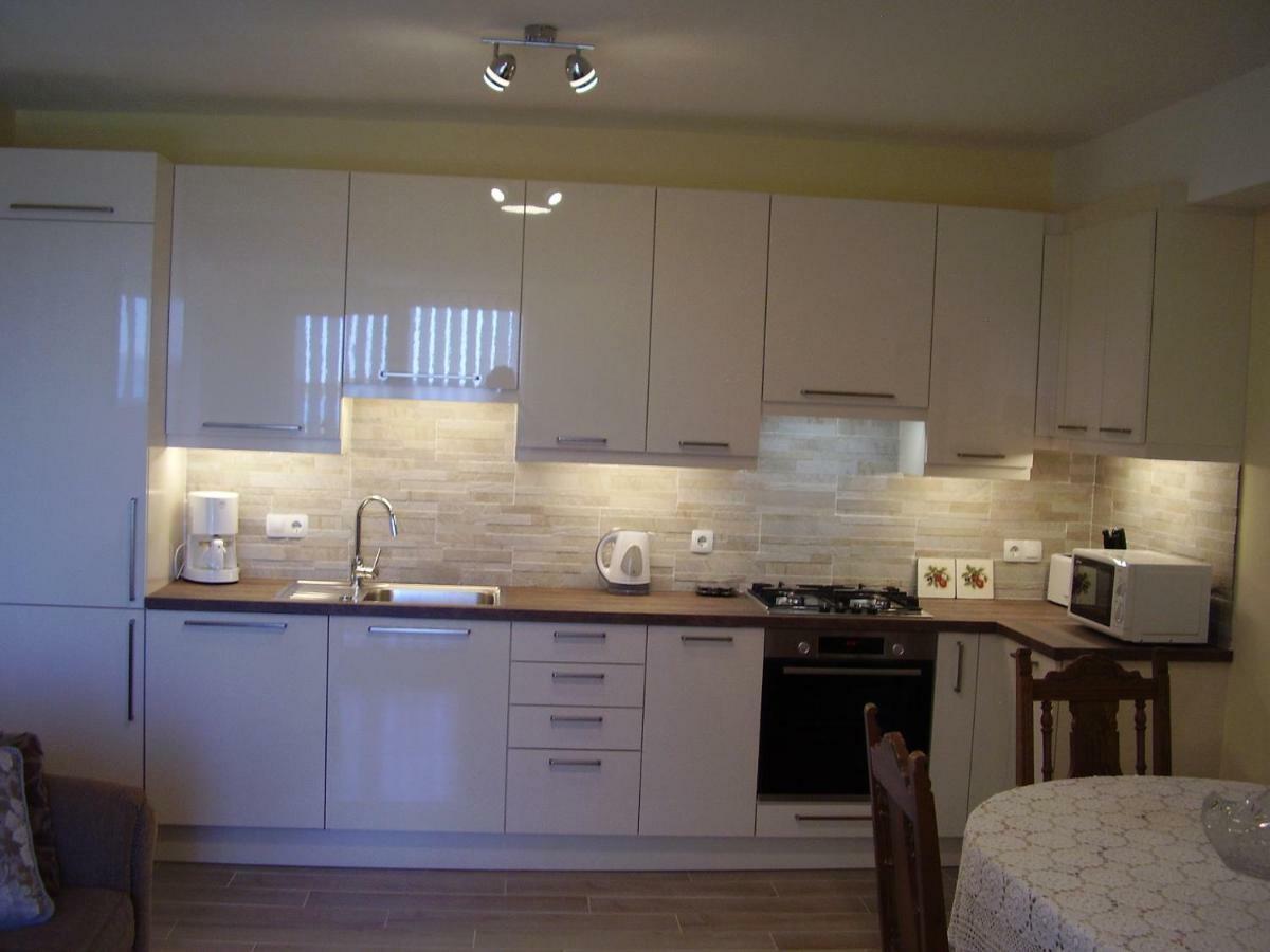 Water View Brand New Apartment, Short Stroll To Beach, Peaceful! Košljun Exteriör bild
